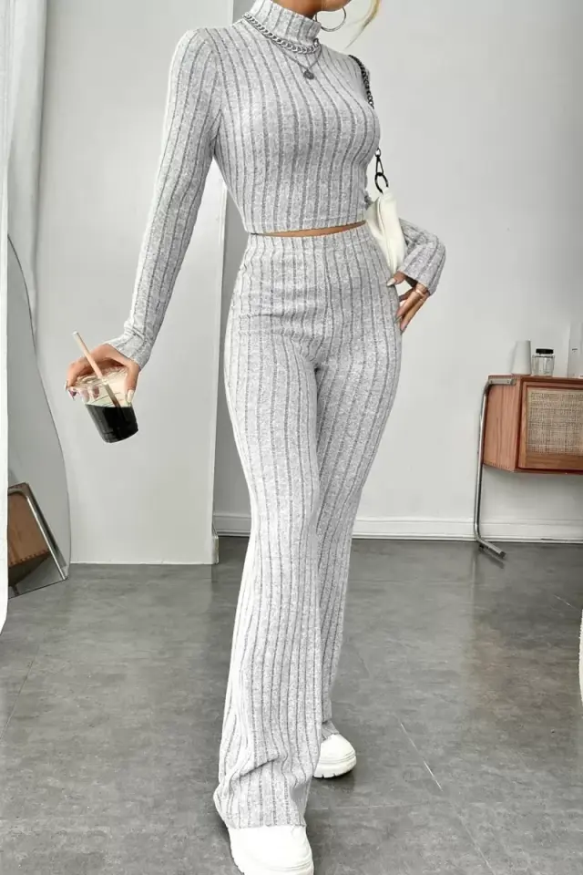 Kadın Gri Çizgili Boğazlı Crop Top Yüksek Bel Pantolon Takım Şık 2’li Set