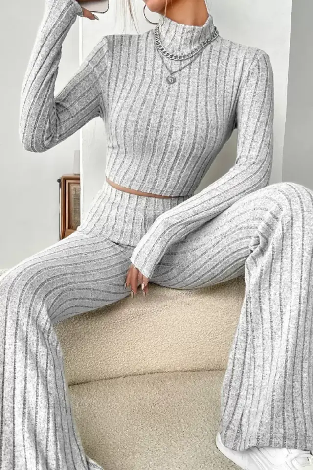 Kadın Gri Çizgili Boğazlı Crop Top Yüksek Bel Pantolon Takım Şık 2’li Set