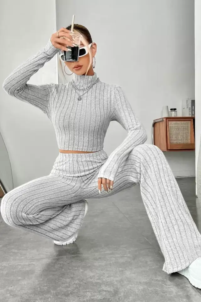 Kadın Gri Çizgili Boğazlı Crop Top Yüksek Bel Pantolon Takım Şık 2’li Set