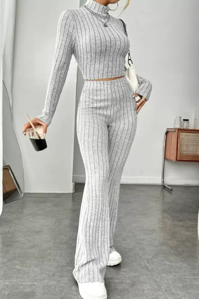 Kadın Gri Çizgili Boğazlı Crop Top Yüksek Bel Pantolon Takım Şık 2’li Set