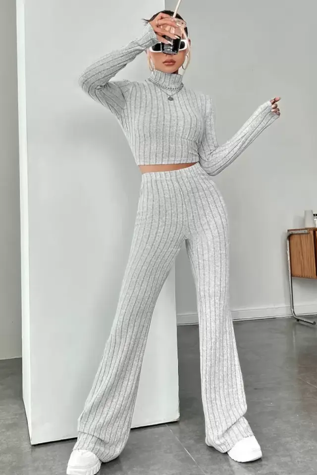 Kadın Gri Çizgili Boğazlı Crop Top Yüksek Bel Pantolon Takım Şık 2’li Set