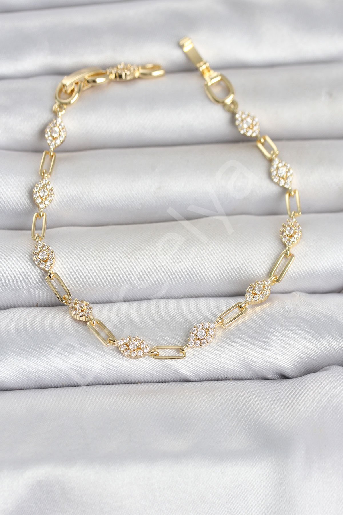 Gold Renk Zirkon Taşlı Ataç Zincir Model Kadın Bileklik