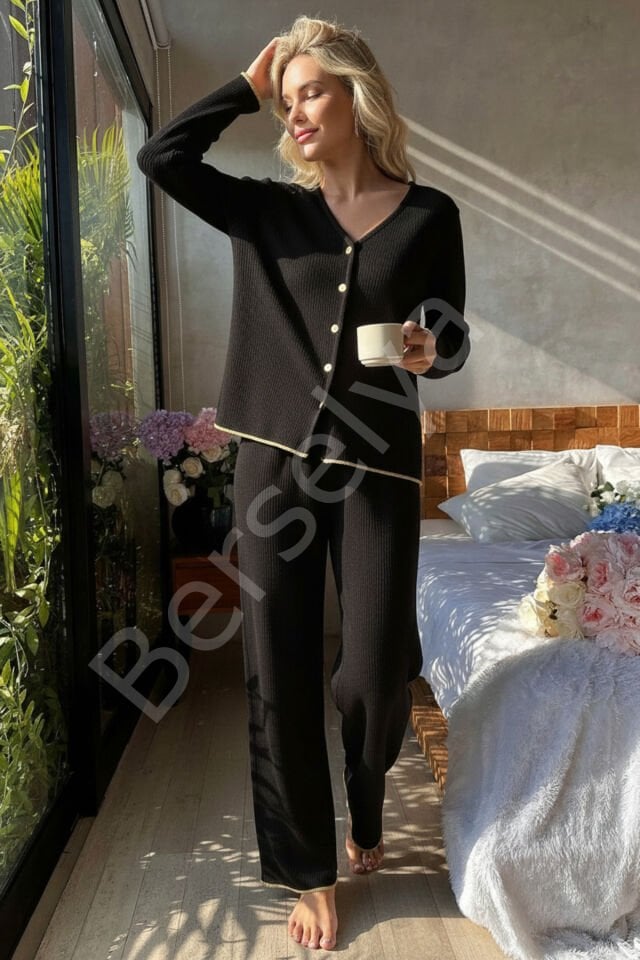Premium Kadın Fitilli Pijama Takımı – Siyah Gold Biye Detaylı, Yumuşak Dokulu Ev Şıklığı