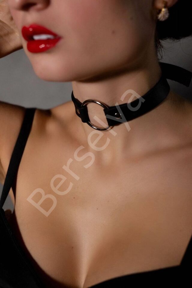Harness Deri Ortası Halkalı Kadın Boyun Kemeri 09