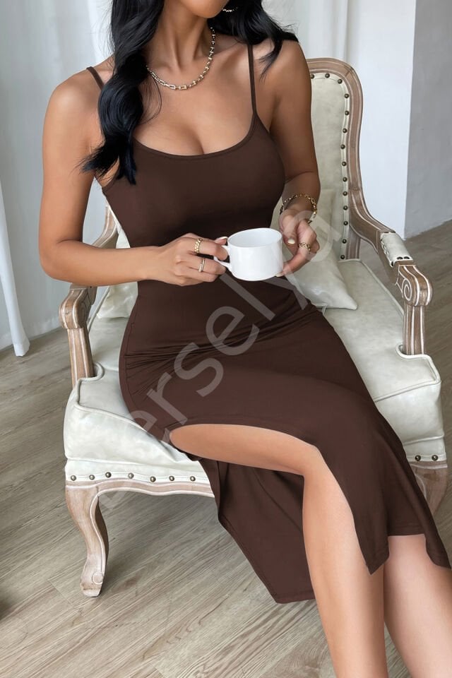 Kadın Kahverengi Yırtmaçlı Diz Altı Vücüdu Saran Gecelik