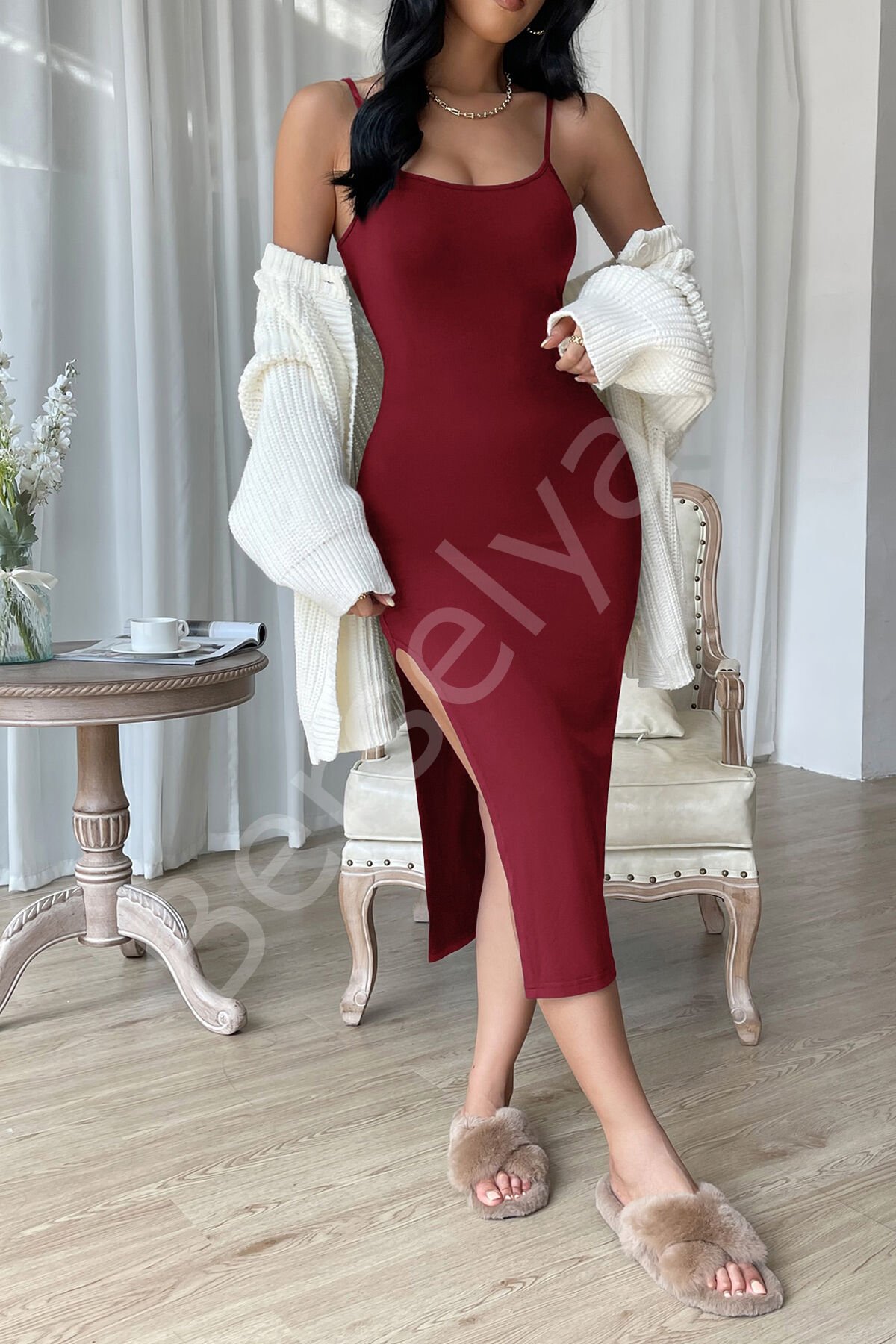 Kadın Bordo Yırtmaçlı Diz Altı Vücüdu Saran Gecelik