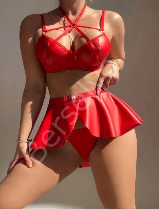 Özel Tasarım Kırmızı Etekli Fantezi Deri Şık Elbise