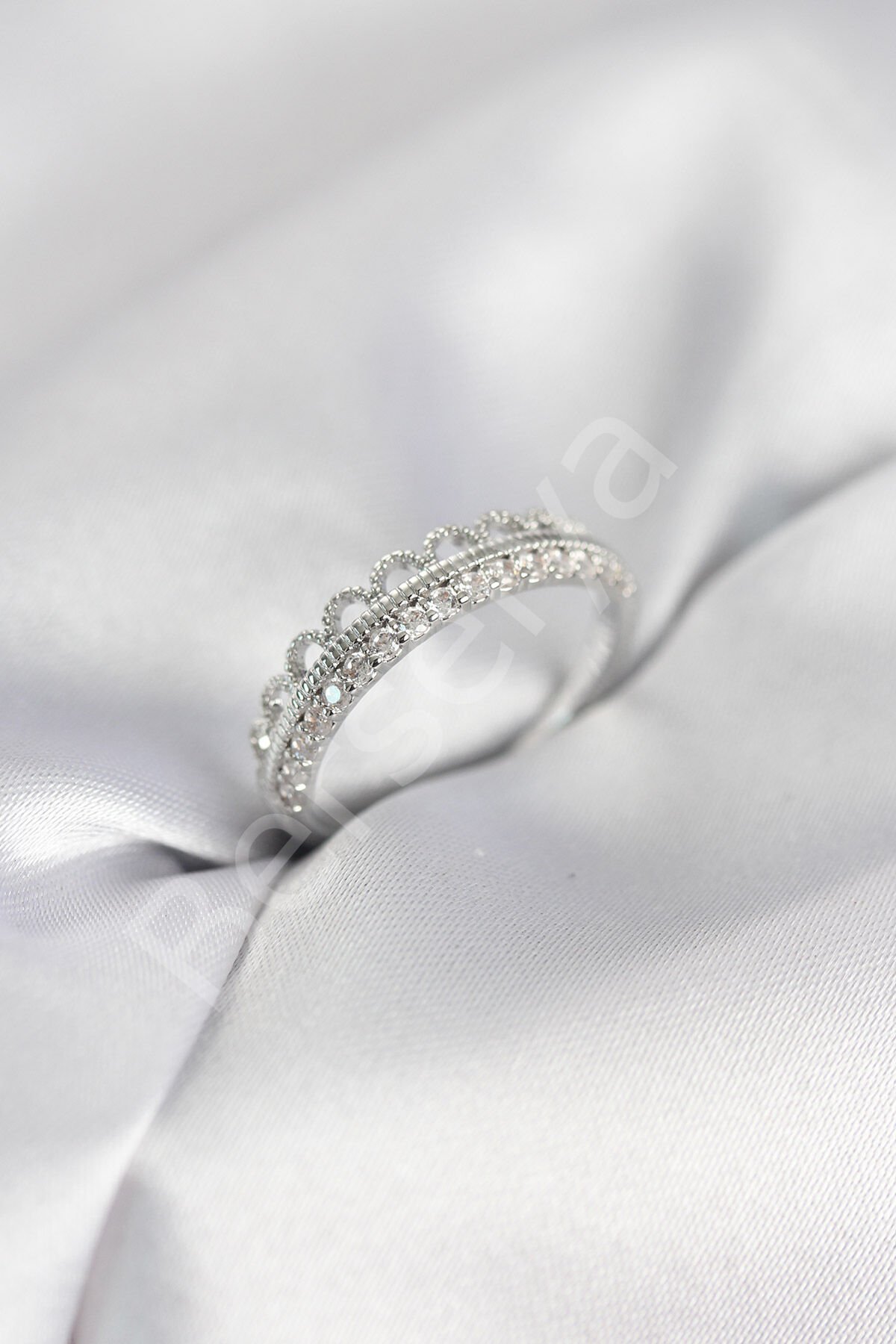 Motif Desenli Gümüş Renk Zirkon Taşlı Kadın Yüzük