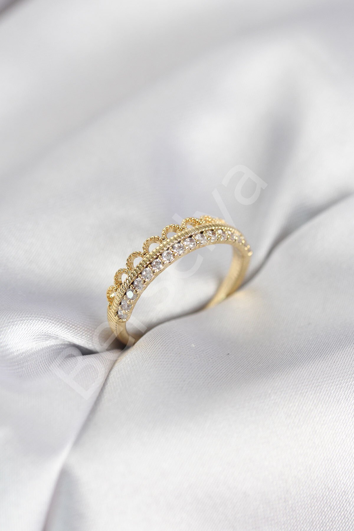 Motif Desenli Gold Renk Zirkon Taşlı Kadın Yüzük