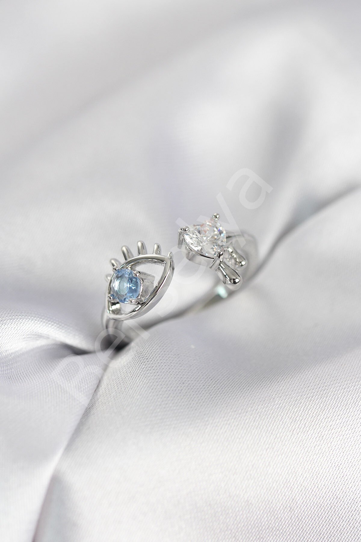 Gözyaşı Model Gümüş Renk Zirkon Taşlı Kadın Yüzük