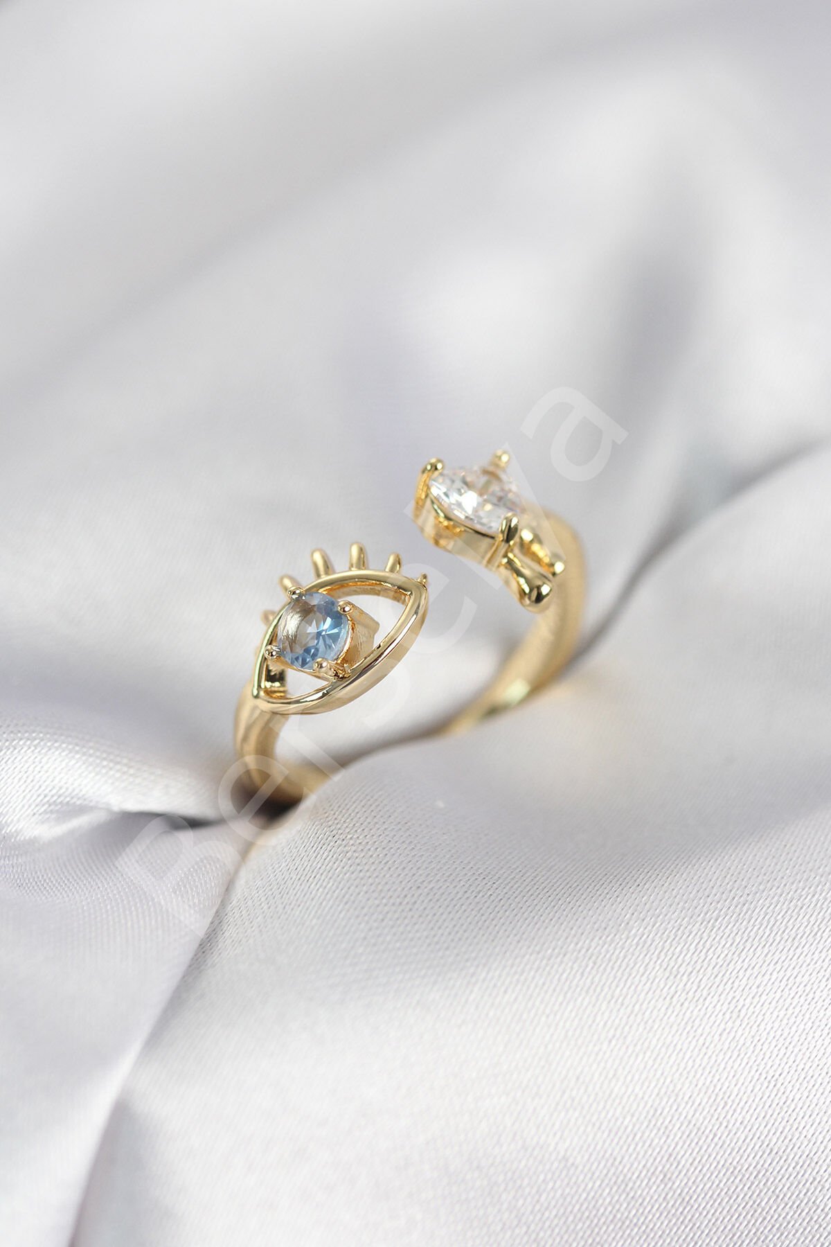 Gözyaşı Model Gold Renk Zirkon Taşlı Kadın Yüzük