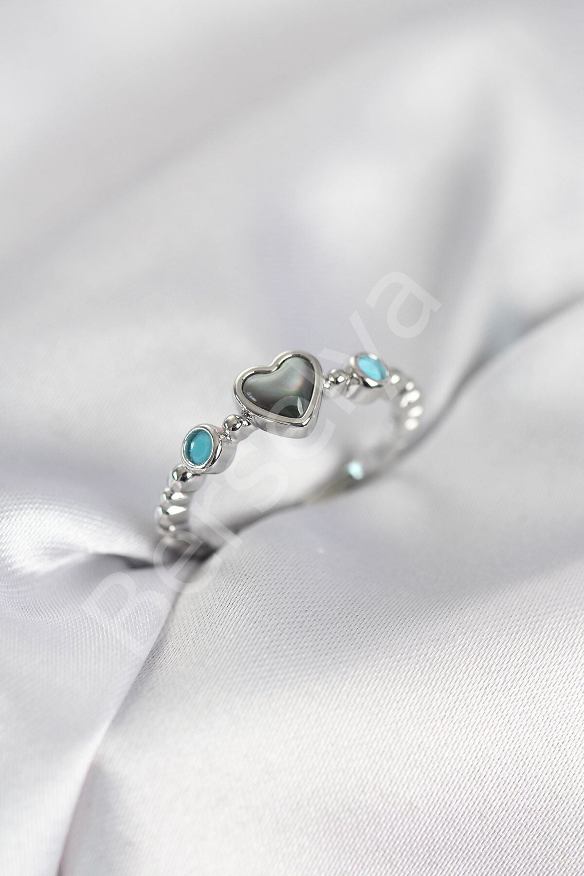 Gümüş Renk Hematit Taşlı Kadın Yüzük