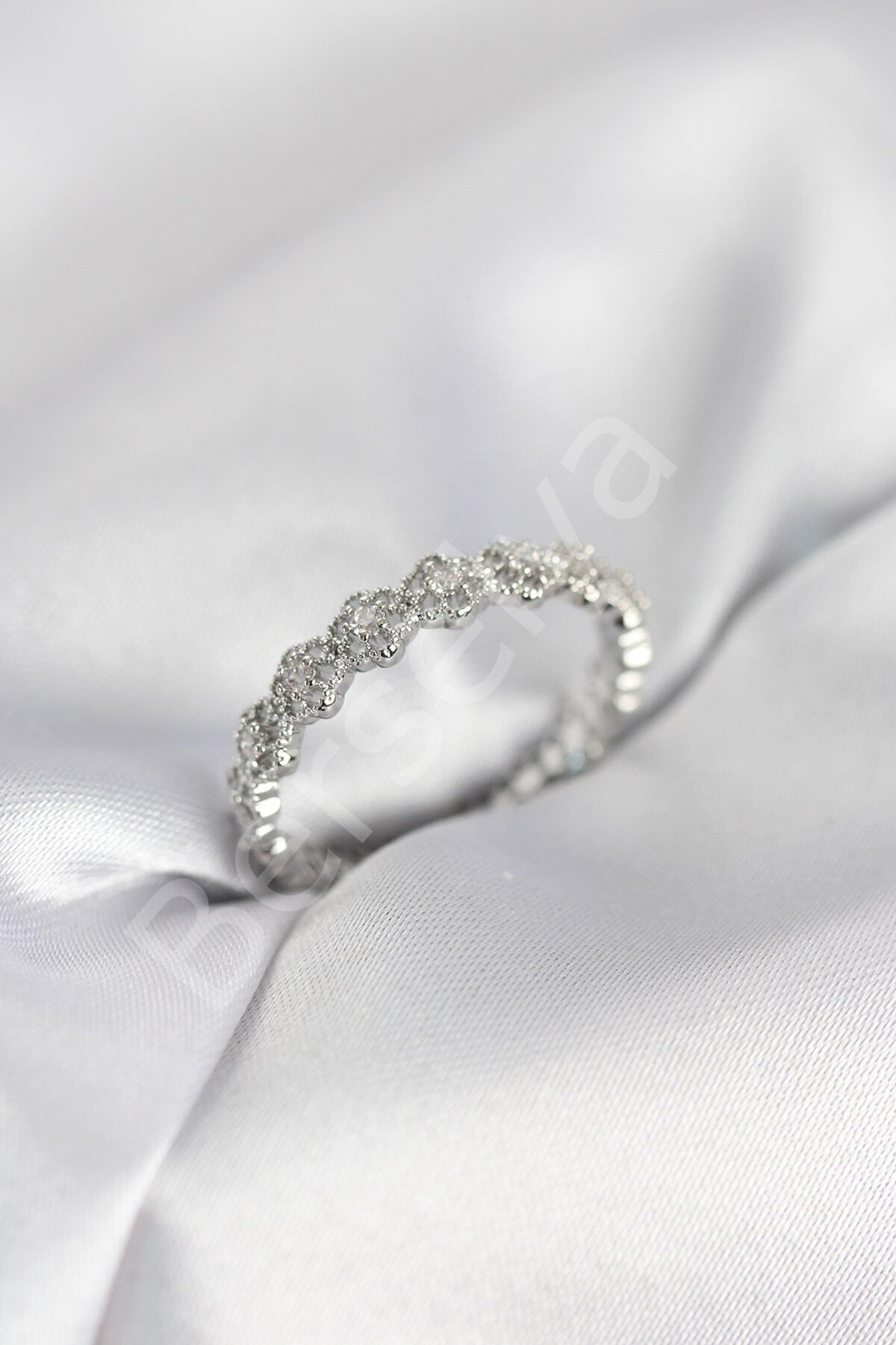 Sıralı Çiçek Model Gümüş Renk Zirkon Taşlı Kadın Yüzük