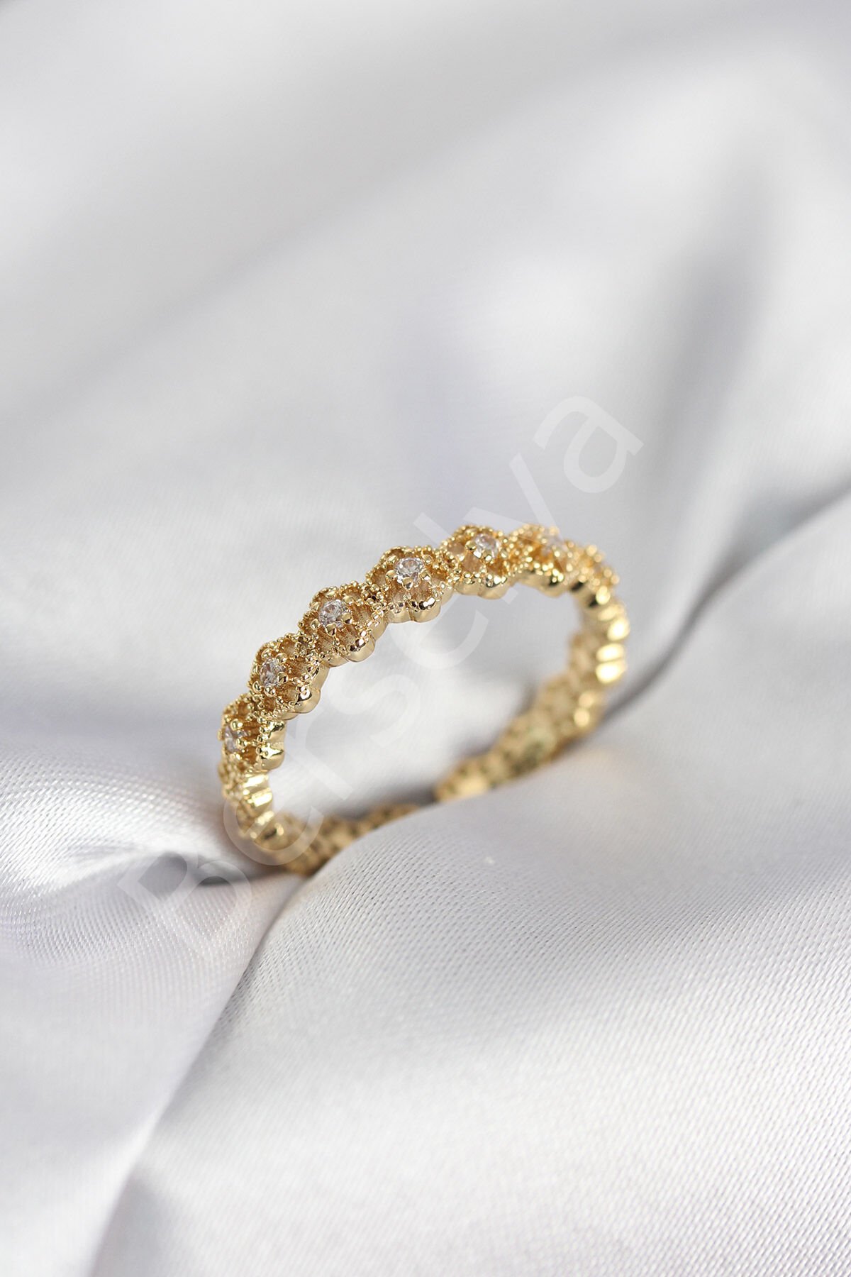 Sıralı Çiçek Model Gold Renk Zirkon Taşlı Kadın Yüzük