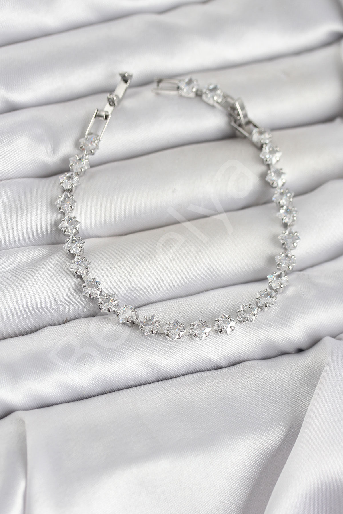 Kare Zirkon Taşlı Gümüş Renk Pirinç Su Yolu Kadın Bileklik