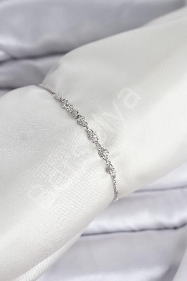 Gümüş Renk Zincir Model Zirkon Taşlı Pirinç Asansörlü Kadın Bileklik