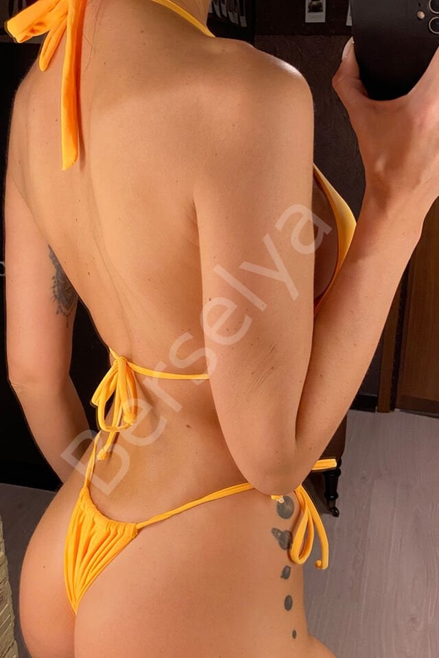 Kadın Sarı Yandan Bağlamalı Tangalı Üçgen Bikini Mayo Takımı