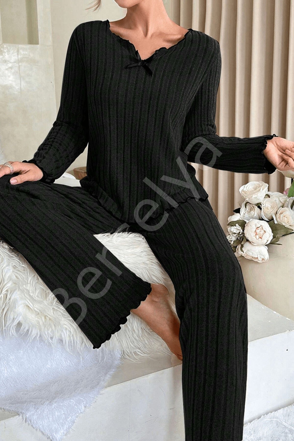 Kadın Siyah Uzun Kollu Fiyonklu Yuvarlak Yaka Mevsimlik Pijama Takımı