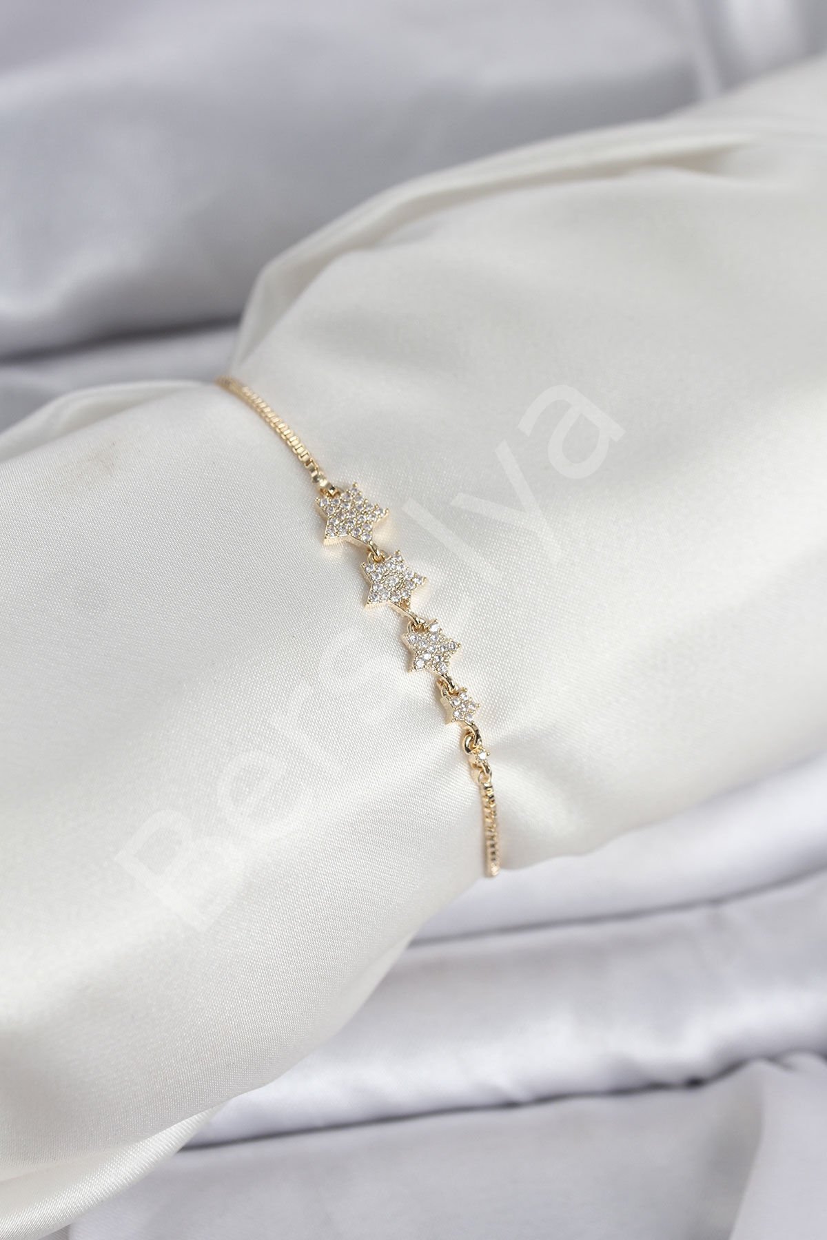 Gold Renk Zirkon Taşlı Yıldız Model Asansörlü Kadın Bileklik