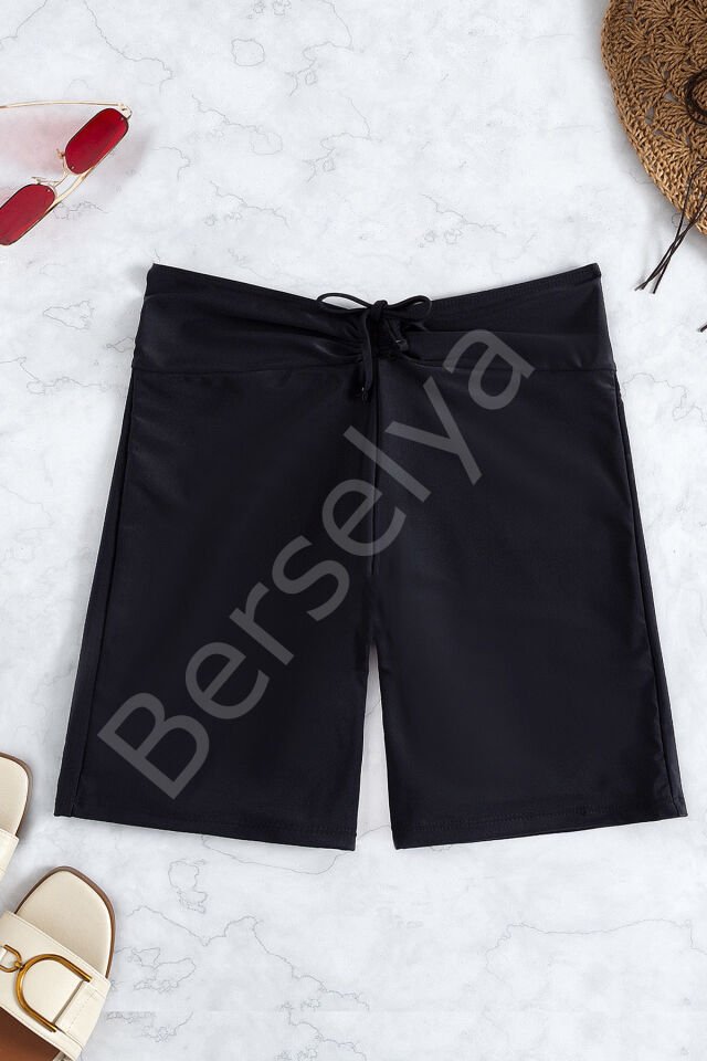 Kadın Siyah Önden Bağcıklı Deniz Şortu