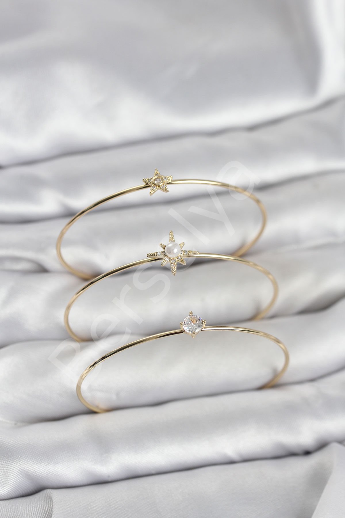 Gold Renk Kutup Yıldızı Model Zirkon Taşlı 3'lü Kadın Bileklik Kombini