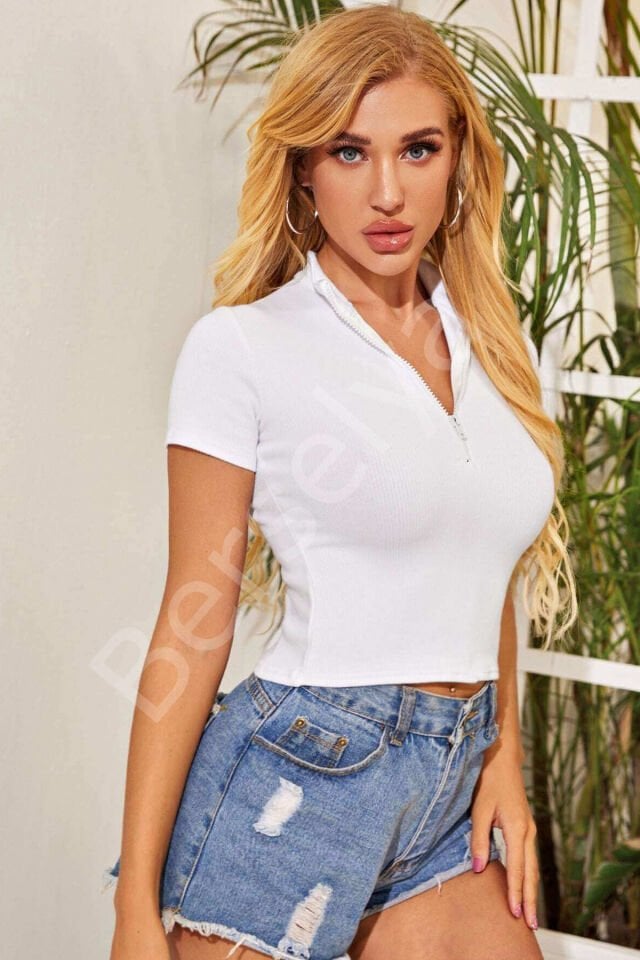 Kadın Beyaz Yarım Fermuarlı Ve Kısa Kollu Crop Top Bluz