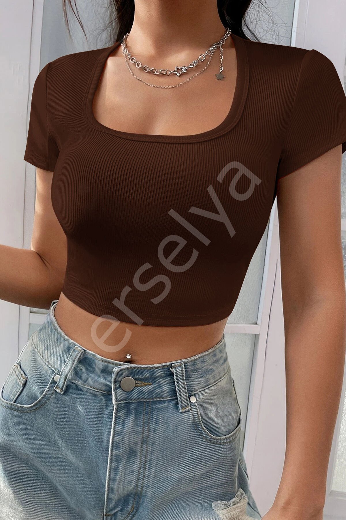 Kadın Kahverengi Yarım Kol Düz Yaka Crop Top Bluz