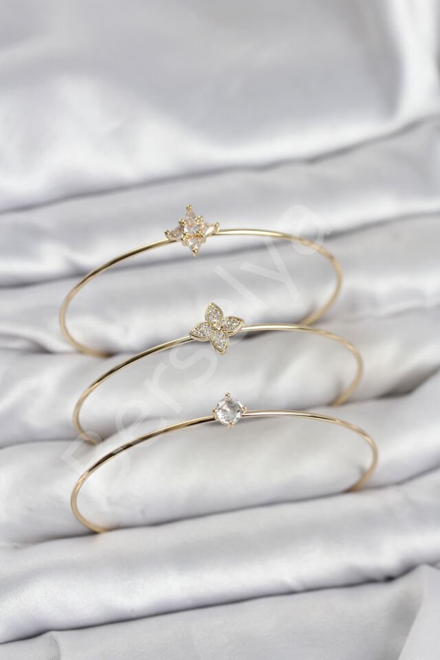 Zirkon Taşlı Gold Renk Yonca Model 3'lü Kadın Bileklik Kombini