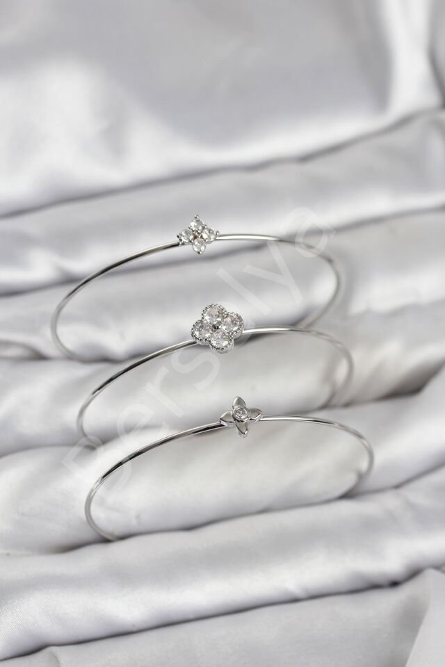 Zirkon Taşlı Gümüş Renk Yonca Tasarım 3'lü Kadın Bileklik Kombini