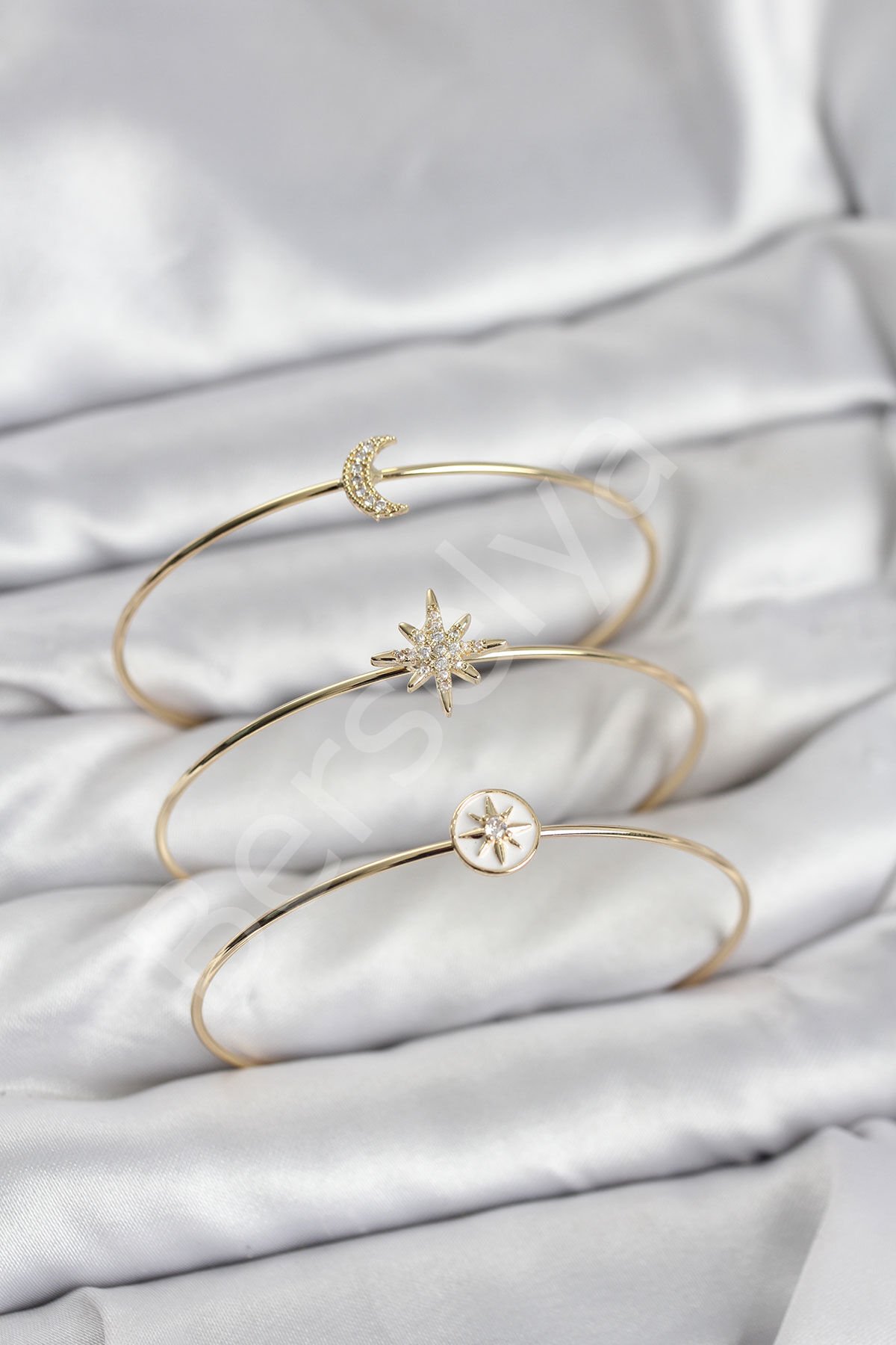 Gold Renk Zirkon Taşlı Kutup Yıldızı Model 3'lü Kadın Bileklik Kombini