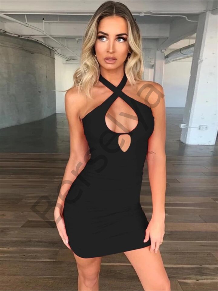 Bayan Boyundan Bağlamalı Siyah Elbise