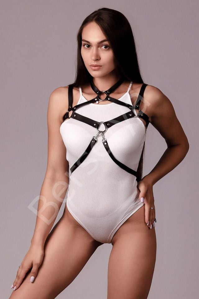 Boyunluklu Göğsü Açık Deri Fantazi Harness 1109