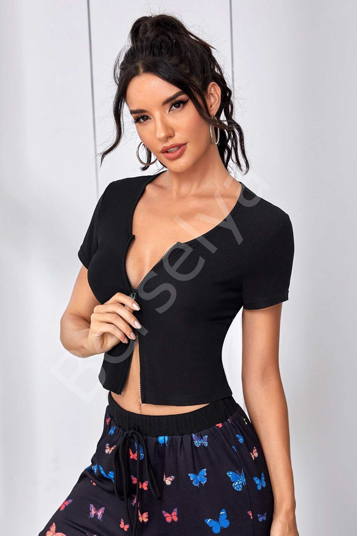 Kadın Siyah Çift Fermuarlı Yarım Kol Crop Top Bluz