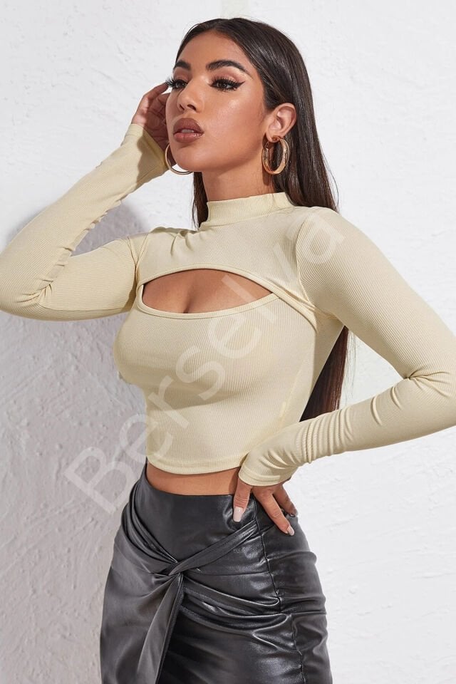 Kadın Ekru Göğüs Dekolteli Uzun Kollu Cut Out Crop Top Bluz