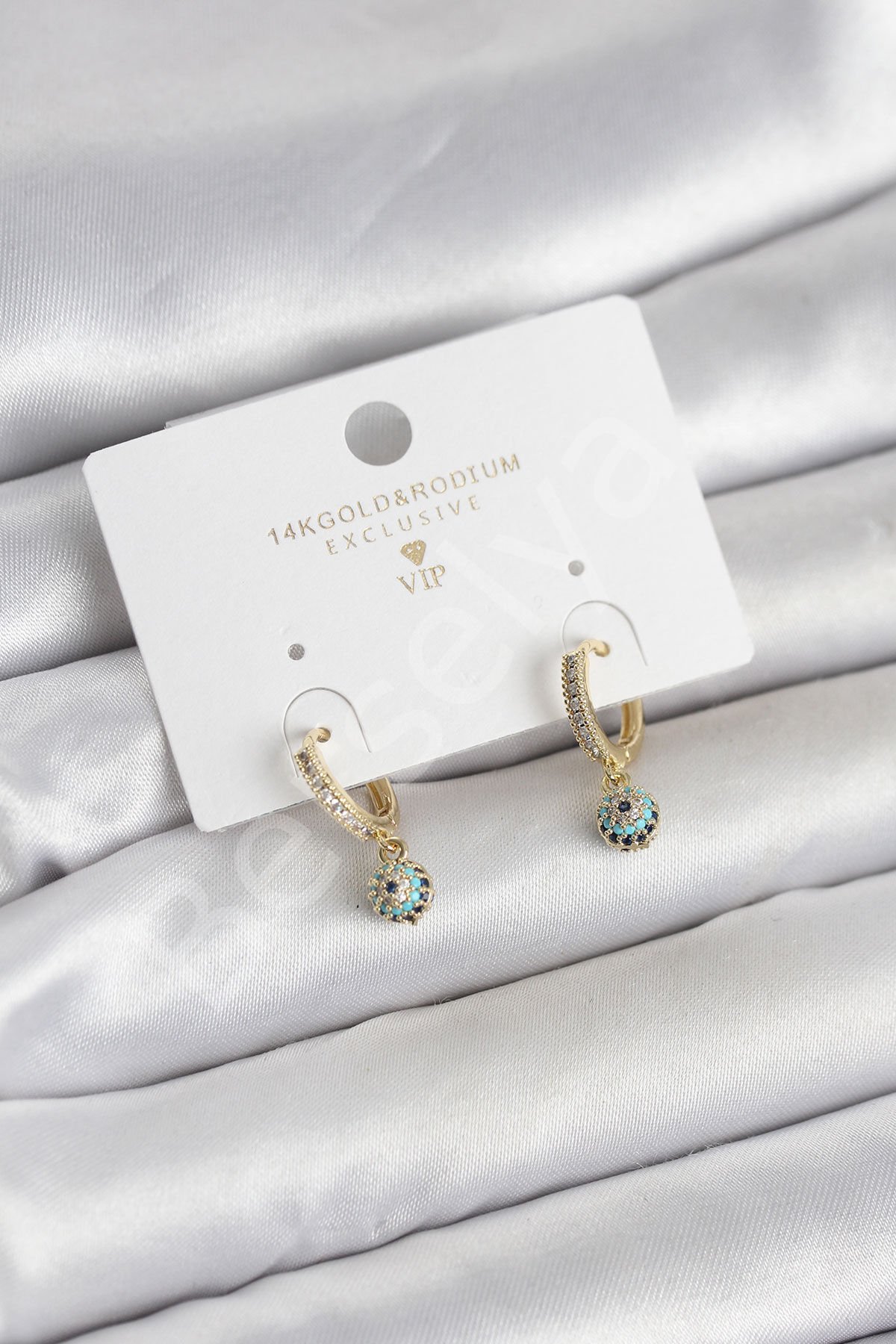 Minimal Nazarlı Model Gold Renk Zirkon Taşlı Kadın Küpe