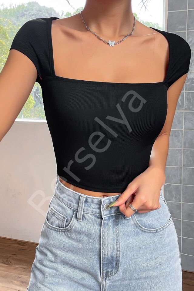 Kadın Siyah Kare Yaka Yarım Kol Göğüs Dekolteli Crop Top Bluz