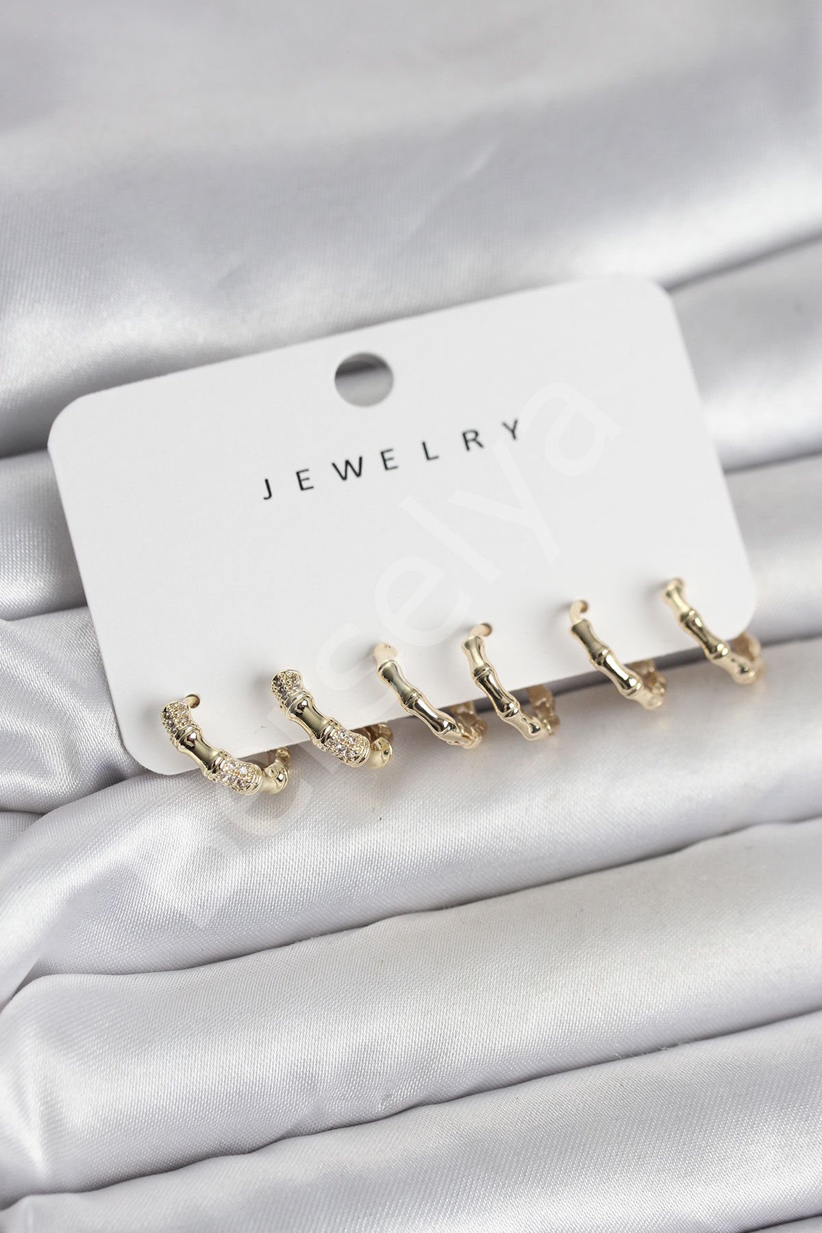 Gold Renk Pirinç Kemik Model 3 Çift Kadın Küpe Seti