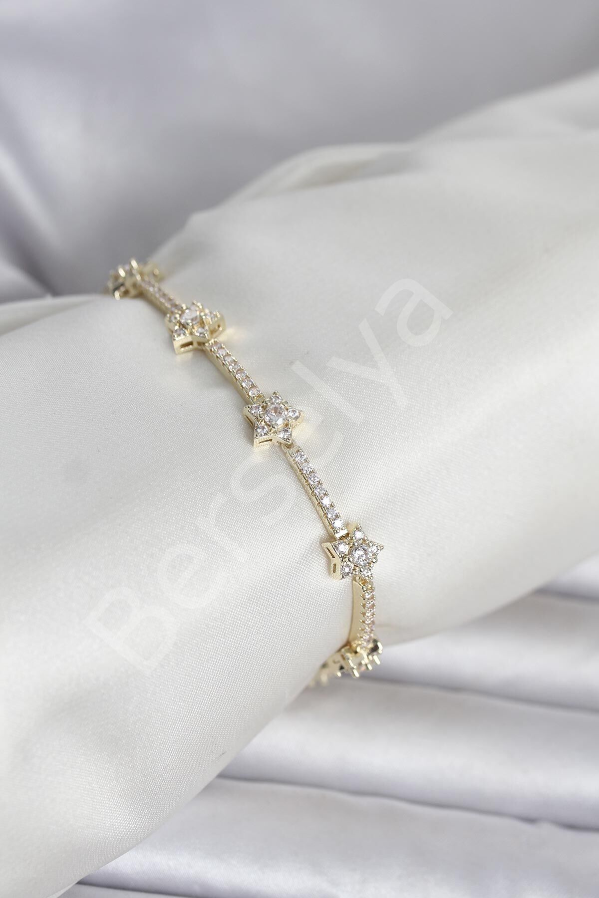 Pirinç Gold Renk Zirkon Taşlı Yıldız Model Kadın Bileklik