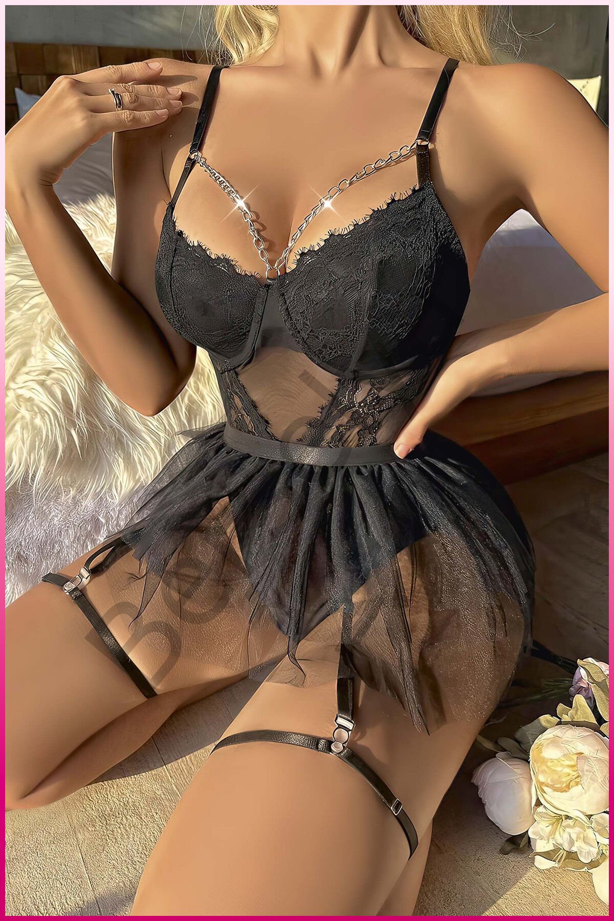 Siyah Göğüs Balenli, Tül Etekli Seksi Jartiyer Takım