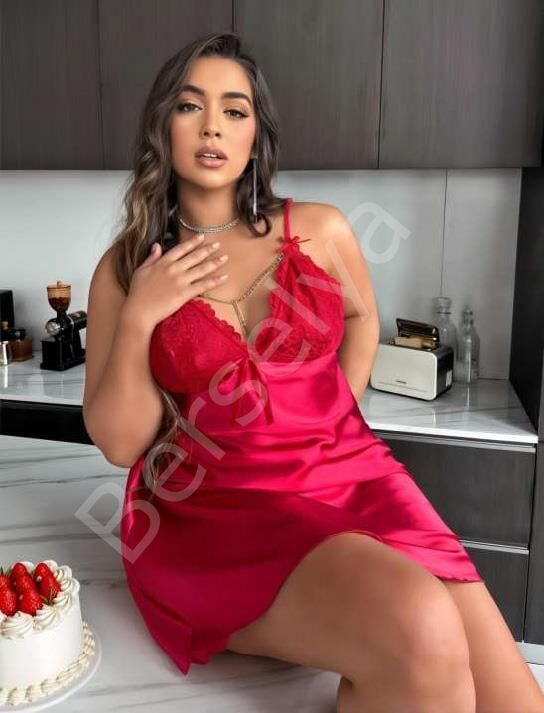 Büyük Beden Kırmızı Dantel İşlemeli Saten Gecelik