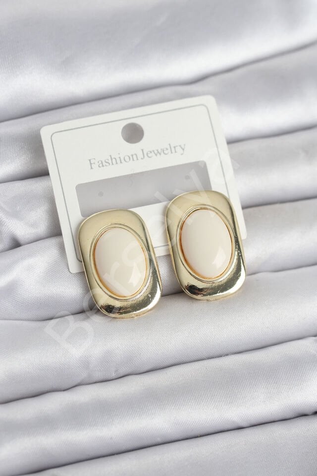 Beyaz Renk Kare Model Vintage Kadın Küpe