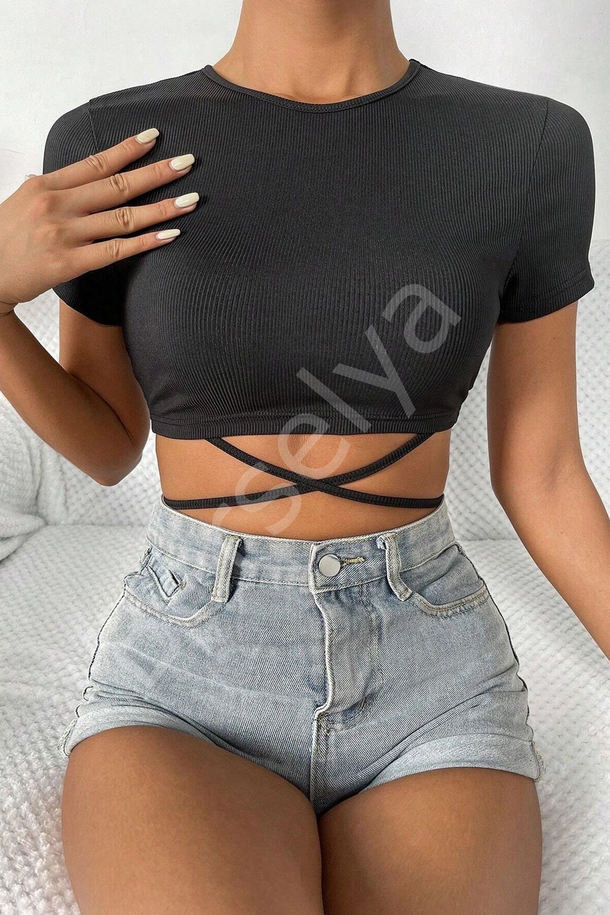 Kadın Siyah Yarım Kol Çapraz Bağlamalı Crop Top Bluz