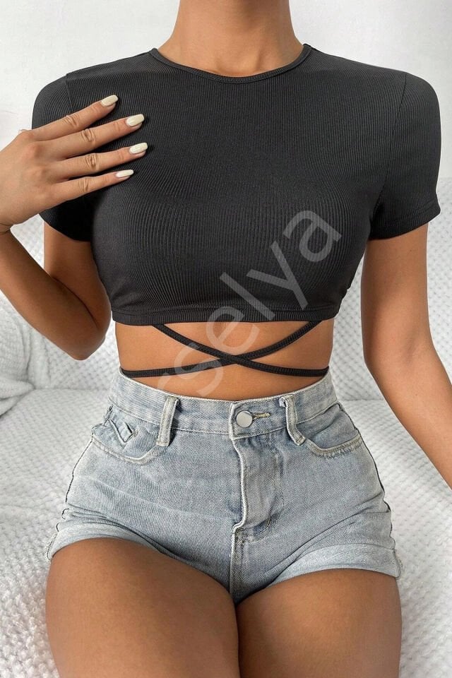 Kadın Siyah Yarım Kol Çapraz Bağlamalı Crop Top Bluz