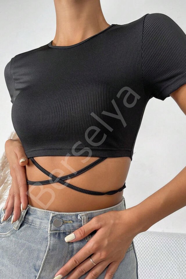 Kadın Siyah Yarım Kol Çapraz Bağlamalı Crop Top Bluz