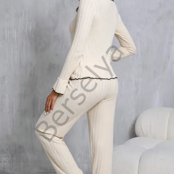 Kadın Ekru Fitilli Şık Pijama Takımı – Fiyonk Detaylı Rahat Ev Giyim Seti