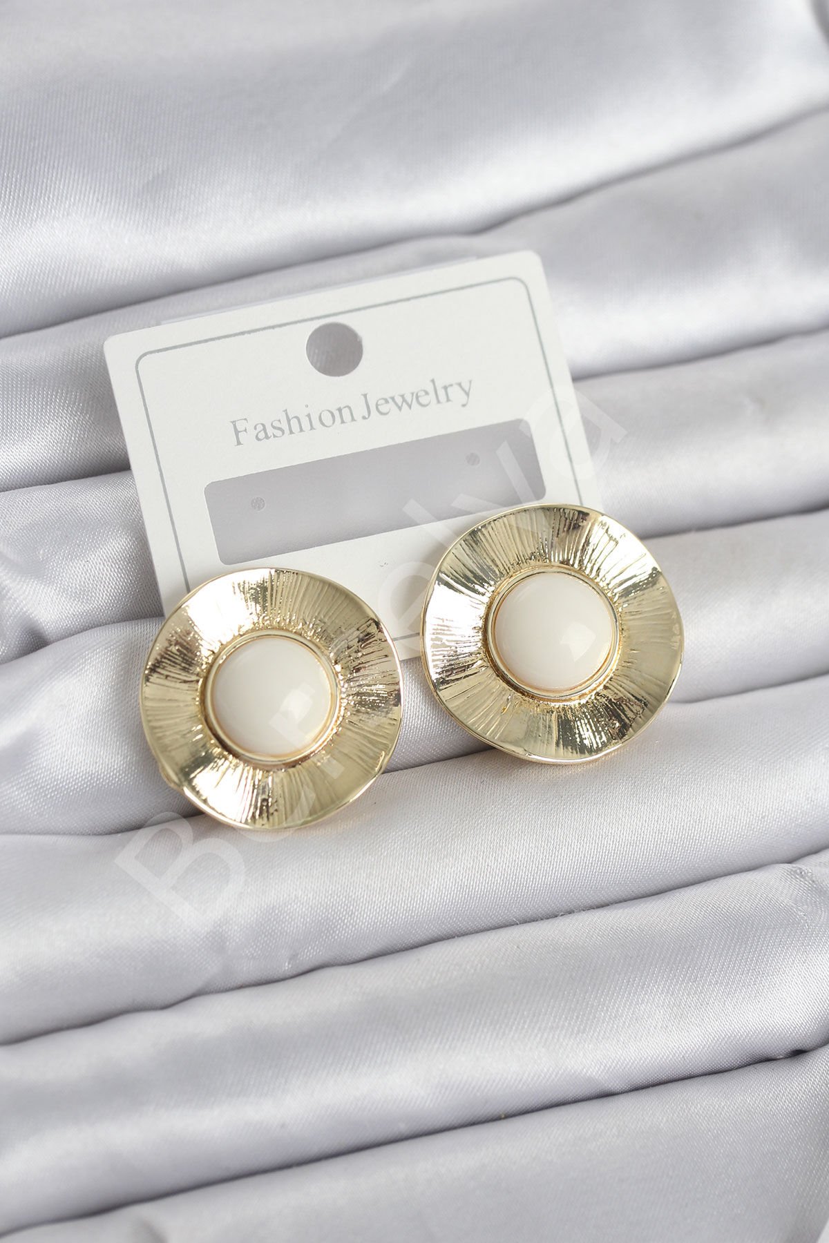 Vintage Model Beyaz Gold Renk Pirinç Kadın Küpe