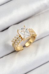 Pirinç  Büyük Zirkon Taşlı Model Gold Renk Kadın Yüzük
