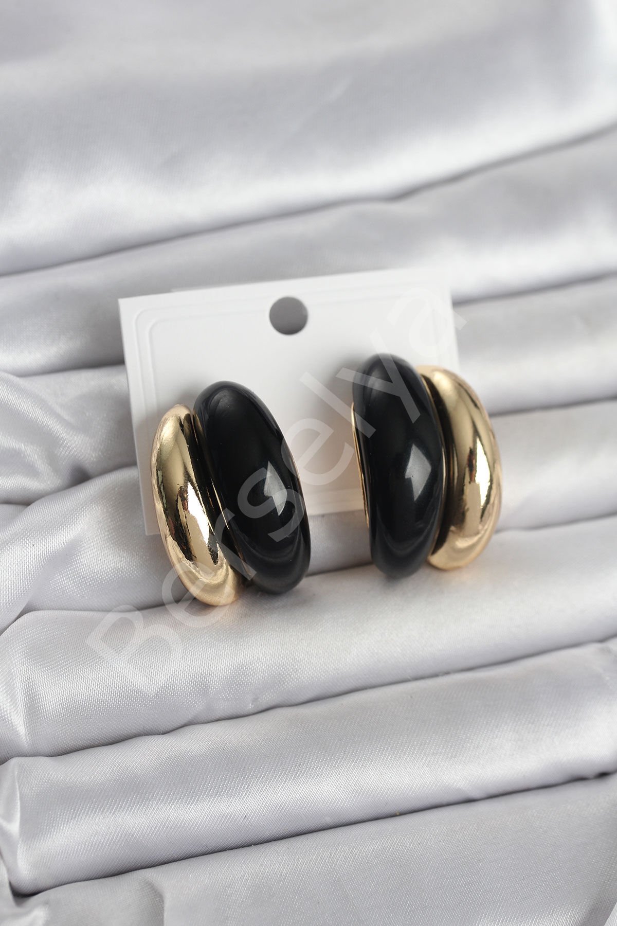 Damla Model Siyah Vintage Gold Renk Kadın Küpe