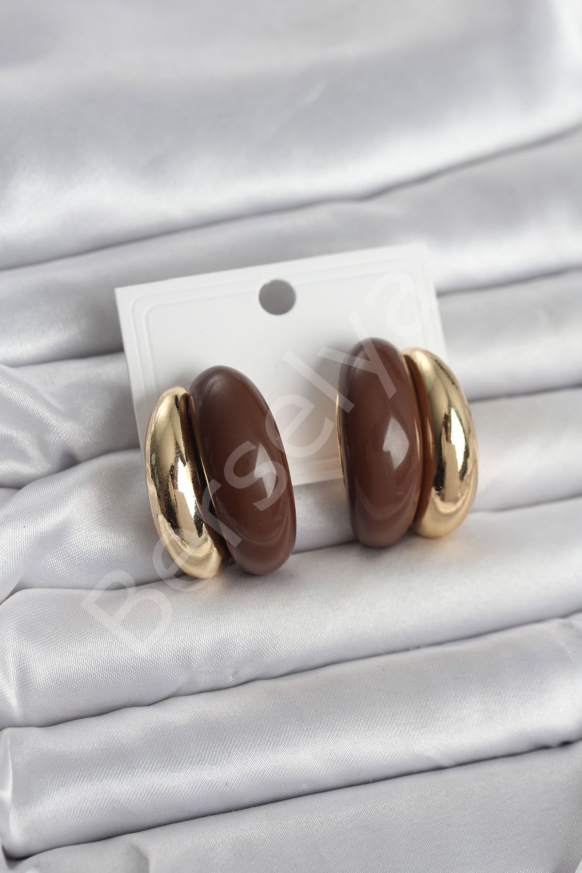 Damla Model Kahverengi Vintage Gold Renk Kadın Küpe