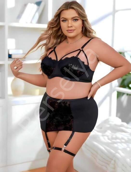 Büyük Beden Siyah Dantel İşlemeli Dekolteli Jartiyer Takımı